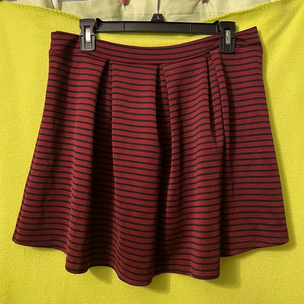 Maroon and Black Striped Pleated Skater Skirt L Large Alt Punk